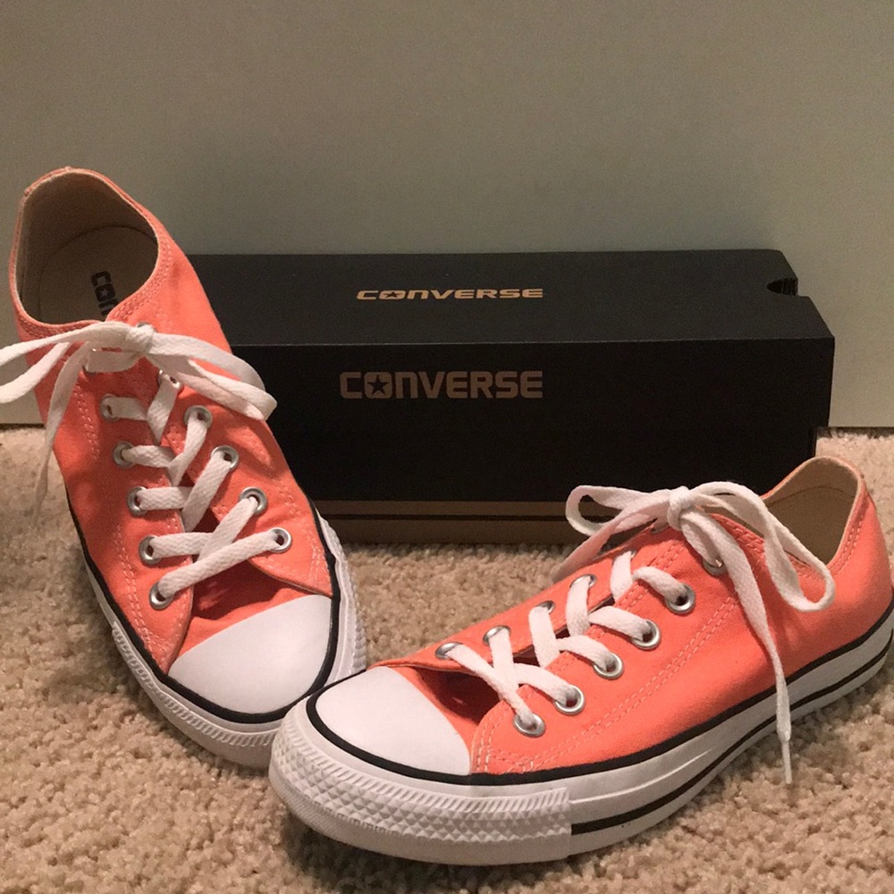 Peach Low top Converse